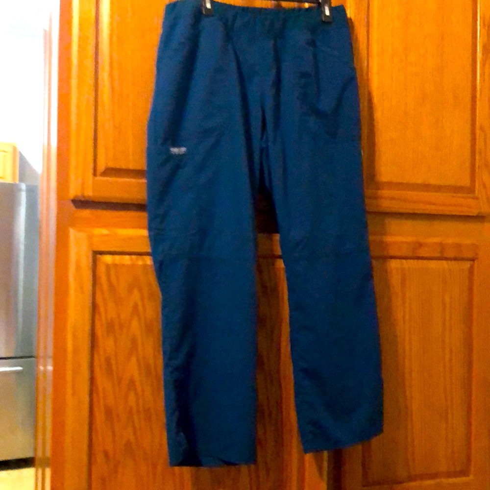 Gently used Cherokee workwear yoga top scrubs. LP